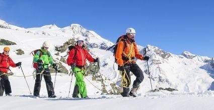 10 Hiking Safety Tips A beginner’s Guide to Hiking 10 Hiking Safety Tips A beginner’s Guide to Hiking