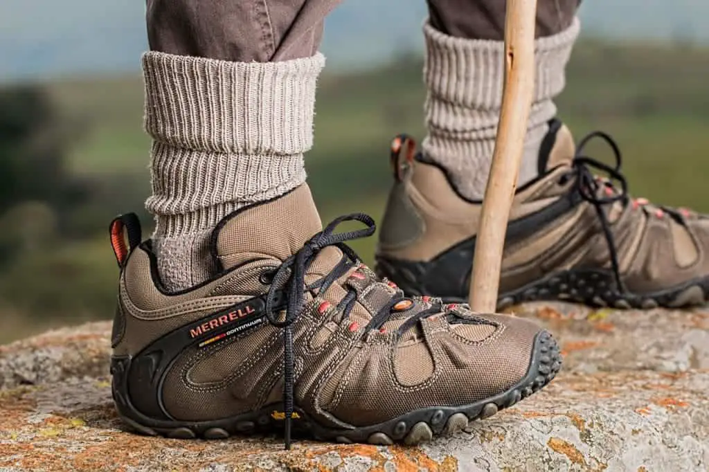why are wool socks better for hiking