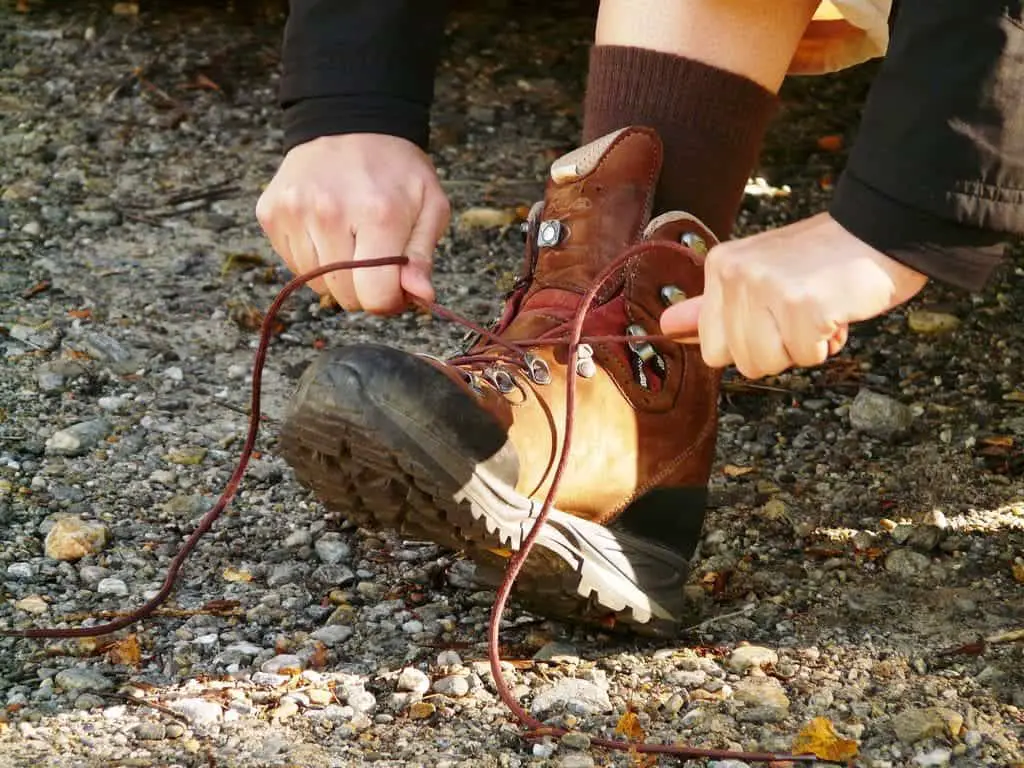 how to lace hiking boots properly