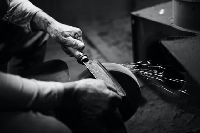 Maintaining your Pocket Knife Maintaining your Pocket Knife