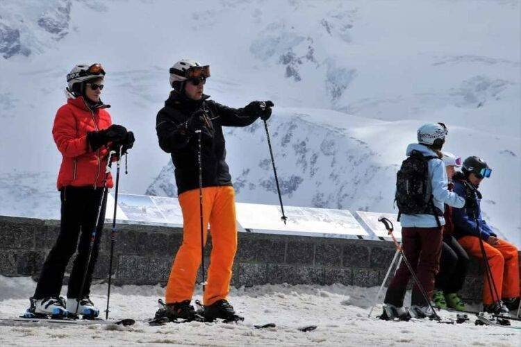 How to Layer for Winter Hiking 1 How to Layer for Winter Hiking